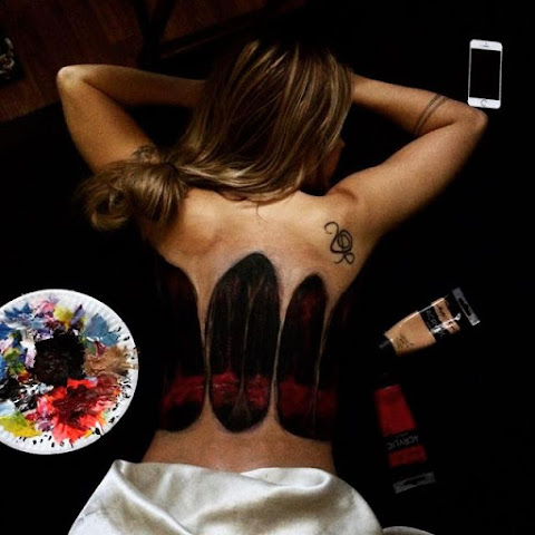 Tattooed Visual Artist Paints Incredible 3D Art On Girlfriend’s Back