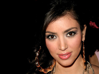 Free unwatermarked wallpapers of Kim Kardashian at Fullwalls.blogspot.com