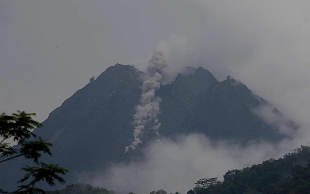 Awan Panas Guguran Merapi Meluncur 1.000 Meter