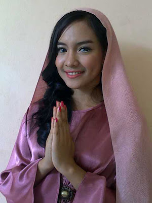 Intan Nuraini berjilbab