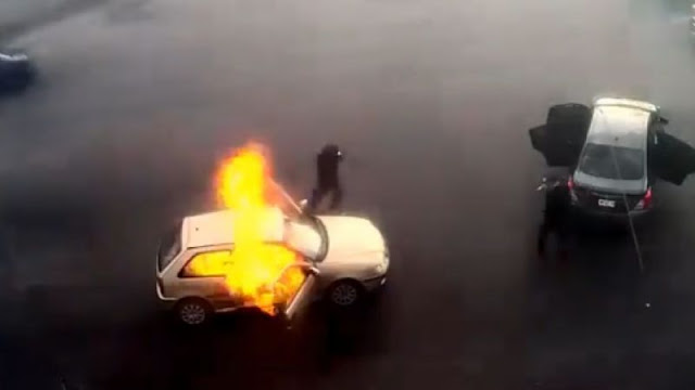 Video: Indagan relación de bloqueos con la muerte de un conductor de vehículo incendiado