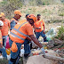 Deslizamiento de camión deja un muerto y seis heridos en Pedernales.