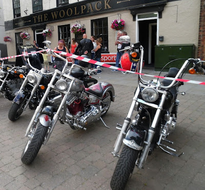 Brigg Bike Night 2018 image from Nigel Fisher's Brigg Blog - picture 12  outside the Woolpack Hotel