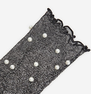 https://www.stradivarius.com/fr/femme/nouveau/chaussettes-perles-c1390561p300343606.html?colorId=001