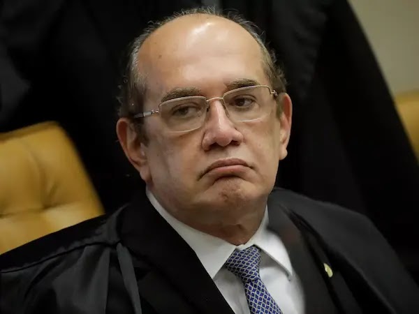 Eduardo Girão protocola impeachment de Gilmar Mendes 