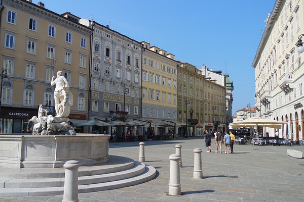 trieste piazza della borsa place bourse