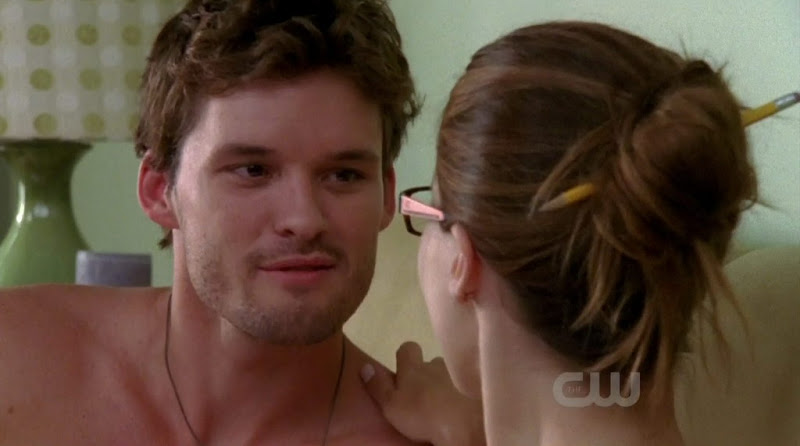 Austin Nichols Shirtless on One Tree Hill s8e01