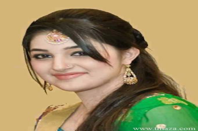 BEAUTIFUL TOP PAKISTANI GIRLS WALLPAPERS IMAGES IN HD 