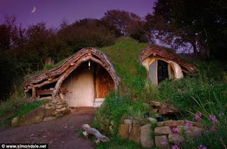 House built to resemble a hobbit's abode.