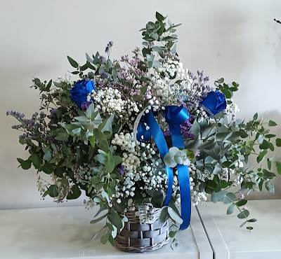 Centros y cajas con flores silvestres y rosas para regalar en cualquier momento