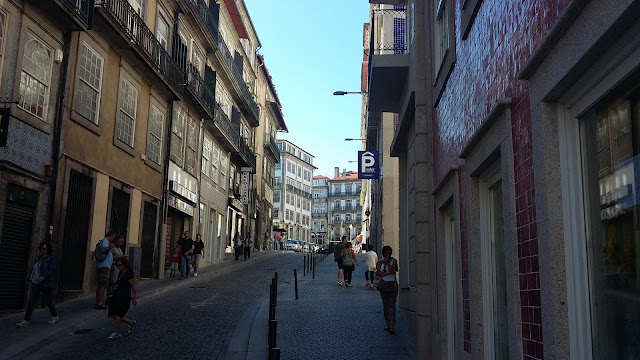 rue commerçante de Porto, Portugal