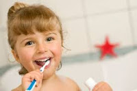 Cara Alami Agar Gigi Nampak Lebih Putih dan Bersih