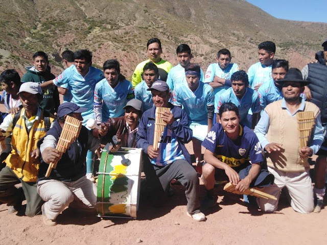 Club Bolivar y su banda de sampoñas