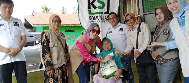 PEMBINA KARTINI KSJ SERAHKAN KURSI RODA DI DESA TERPENCIL