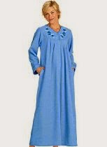 <br />AmeriMark Women's Snap-Front Long Boucle Robe