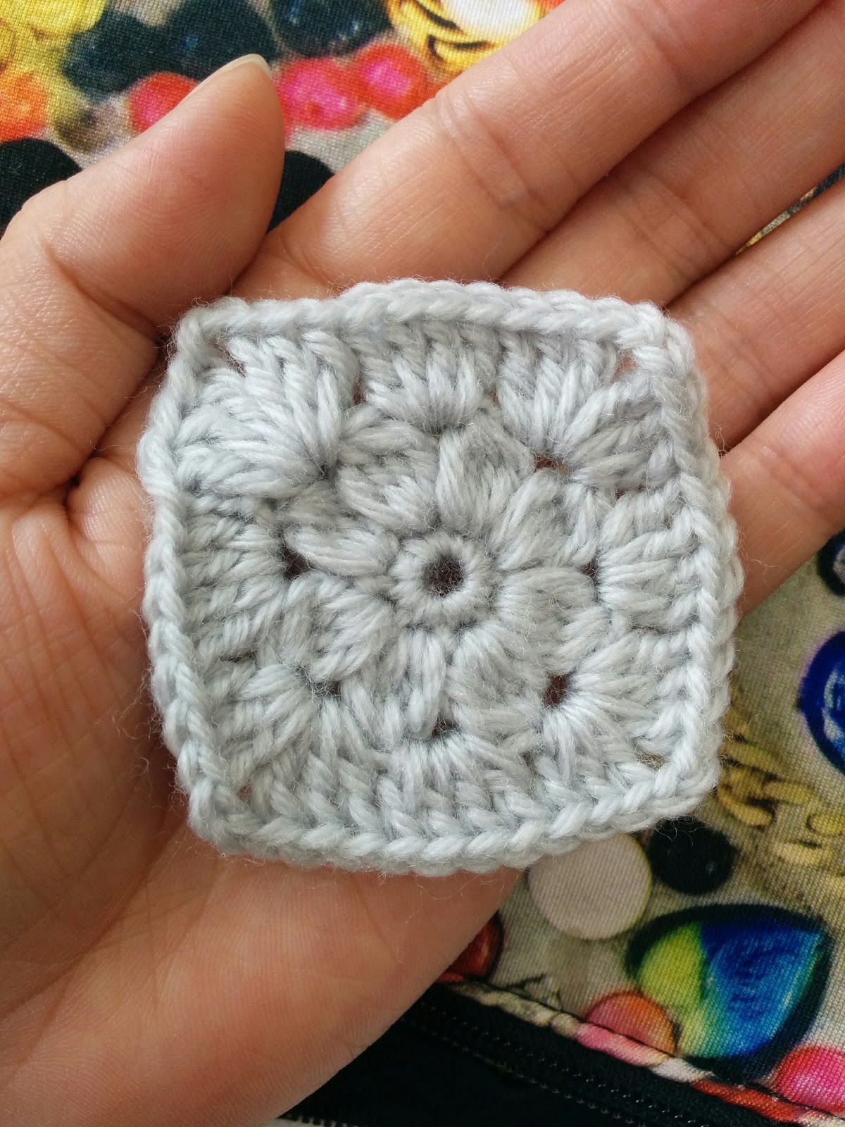 お花のグラニースクエアの編み方と解説動画 Crochet And Me かぎ針編みの編み図と編み方