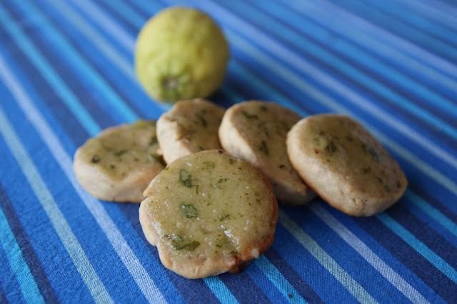 https://cuillereetsaladier.blogspot.com/2016/07/biscuits-citron-basilic.html