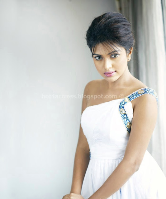 Amala Paul Latest HOT Photoshoot Gallery 