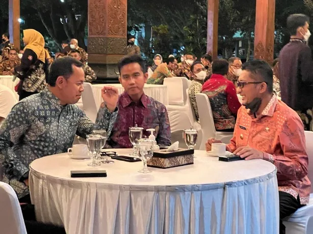 Ide Bima Arya Bentuk Band "The Mayors" Disambut Positif Gibran dan Hendri Septa