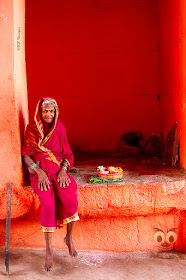 The old lady at Mahamaye temple