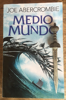 Portada del libro Medio mundo, de Joe Abercrombie