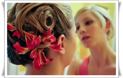 Bridal hairstyles with real flowers‏