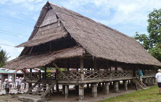 Rumah Adat Maluku (Rumah Baileo), Gambar, dan 