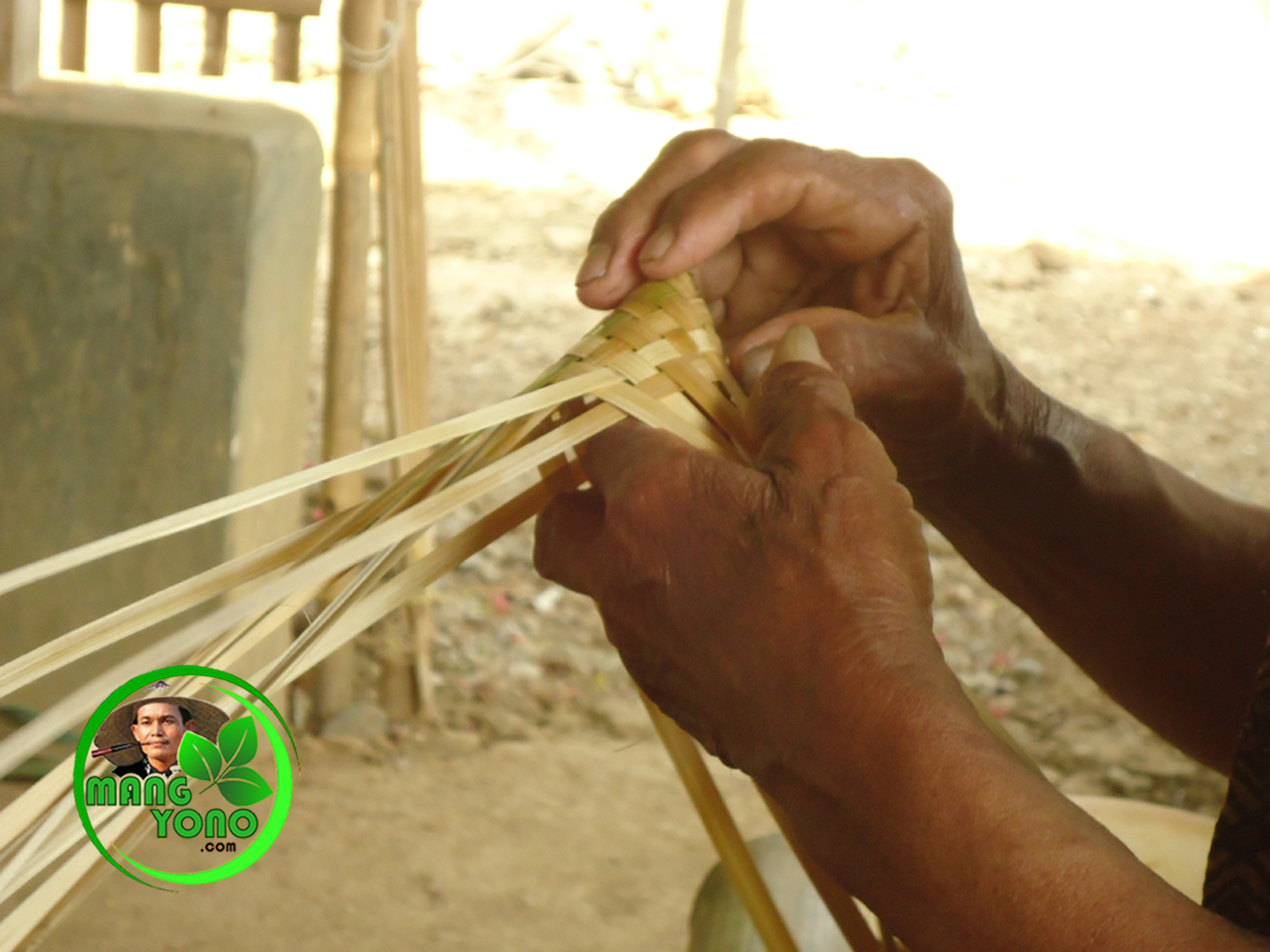  Cara  membuat anyaman  aseupan kukusan dari bambu 