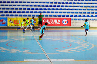 Atletas das escolinhas de futsal de Teresópolis e do Fluminense treinam no Ginásio Pedrão