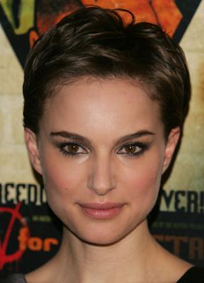 Celebrity Natalie Portman short modern hairstyles 2009