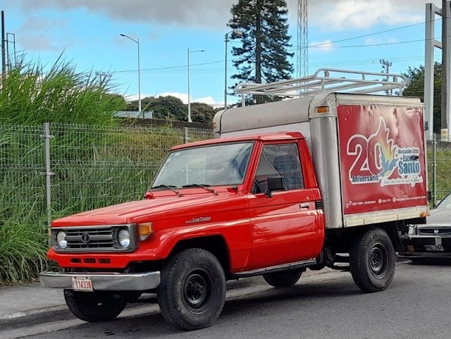 Roban camión de obras del Espíritu Santo, amordazando al conductor