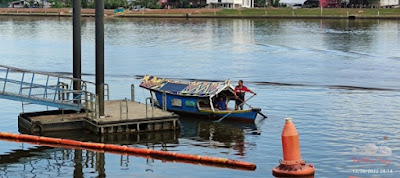 Perahu tambang along Sarawak River