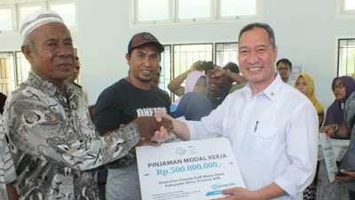 Tinjau Kegiatan Pelatihan Diversifikasi Olahan Ikan di Kolo, HMS Serahkan Bantuan Rp8,2 M