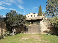 Vista de l'accés de llevant de Cal Mercader