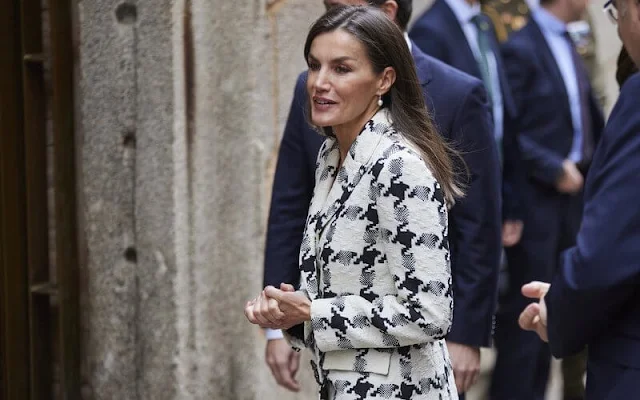 Queen Letizia wore a houndstooth blazer by Uterque, and leather slim pants by Uterque. Diamond flower earrings