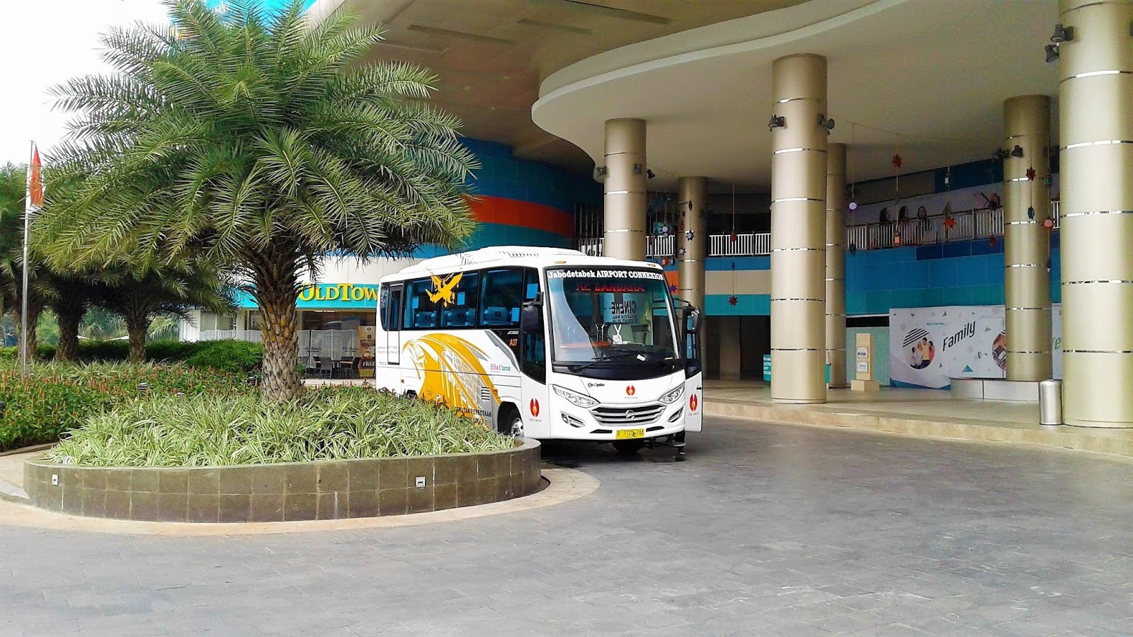~: Bus Cinere Ke Bandara Soekarno-Hatta Cengkareng