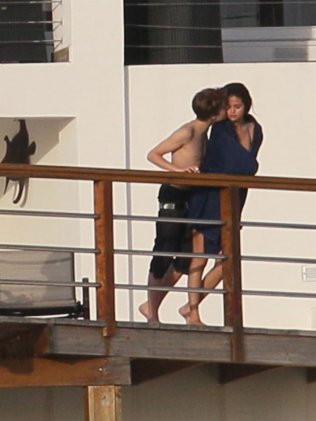 justin bieber e selena gomez namorando. Os cantores Justin Bieber,