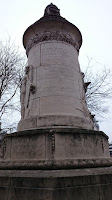 Face avec texte monument aux infirmières