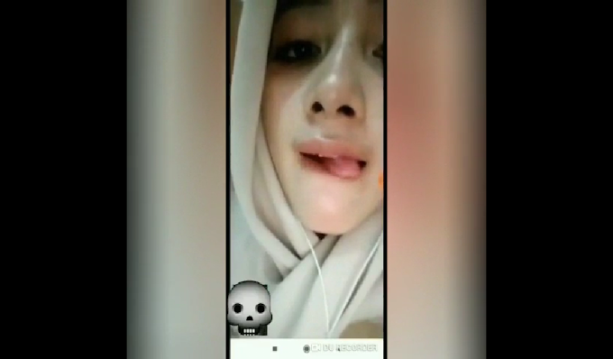 Gadis Bertudung Suka Video Call Sex