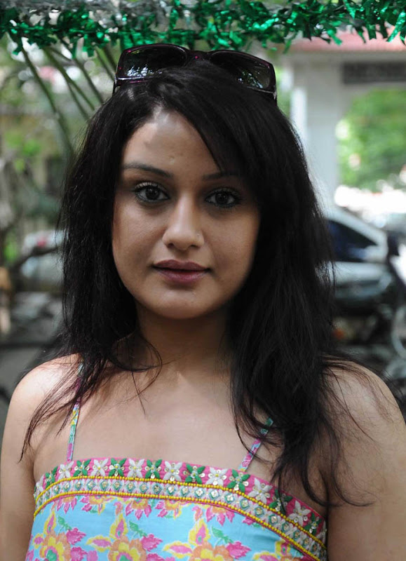 Sonia Agarwal latest sizzling pictures gallery pictures
