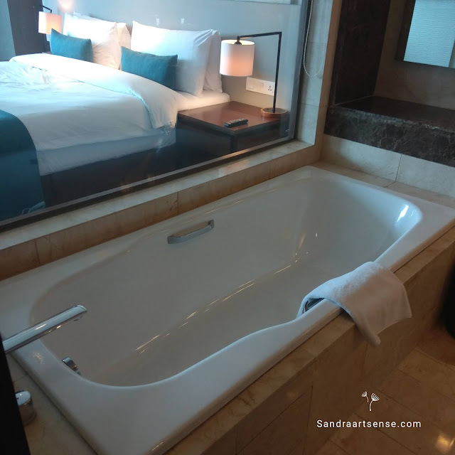 Staycation di hotel Crowne Plaza Bandung