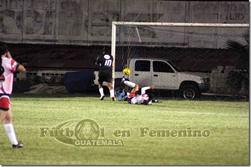 jugada de gol anulado a cremas al 10 de juego que se marco (4)