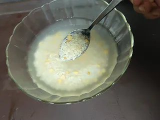 soaking rice and dal for onion uttapam