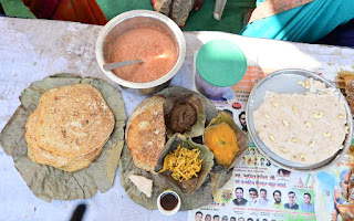 राज्योत्सव में बस्तरिया भात स्टॉल रहा आकर्षण का केंद्र,चापड़ा चटनी, आमट, मड़िया पेज, महुआ लड्डू, बास्ता सब्जी का स्वाद चखने उमड़ी भीड़