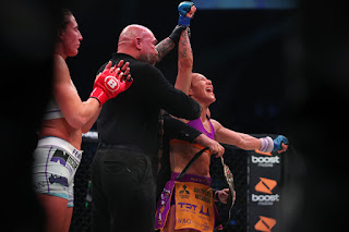 Cris Cyborg defeats Julia Dudd 3