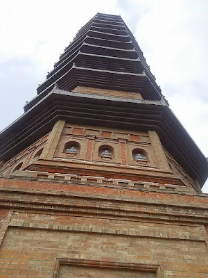 バイディン寺（Bai Dinh Pagoda）の仏塔