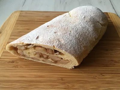 Strudel z jabłkami