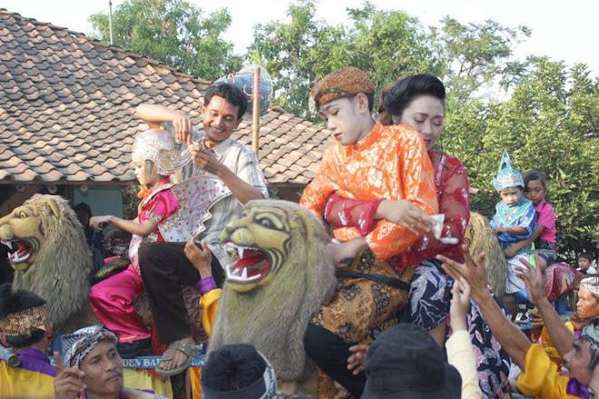 Naik Sisingaan dari kabupaten Subang