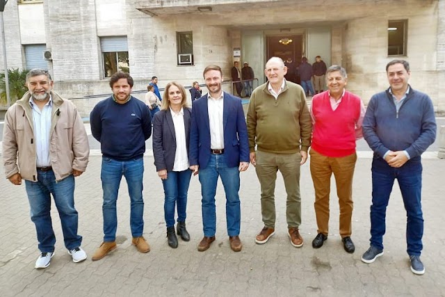 Azcué tuvo su foto de unidad con todos los que fueron sus adversarios en la interna