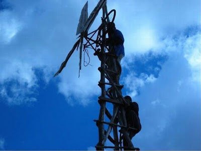 Malawi Boy Builds Windmill Out of Junk Seen On  www.coolpicturegallery.us